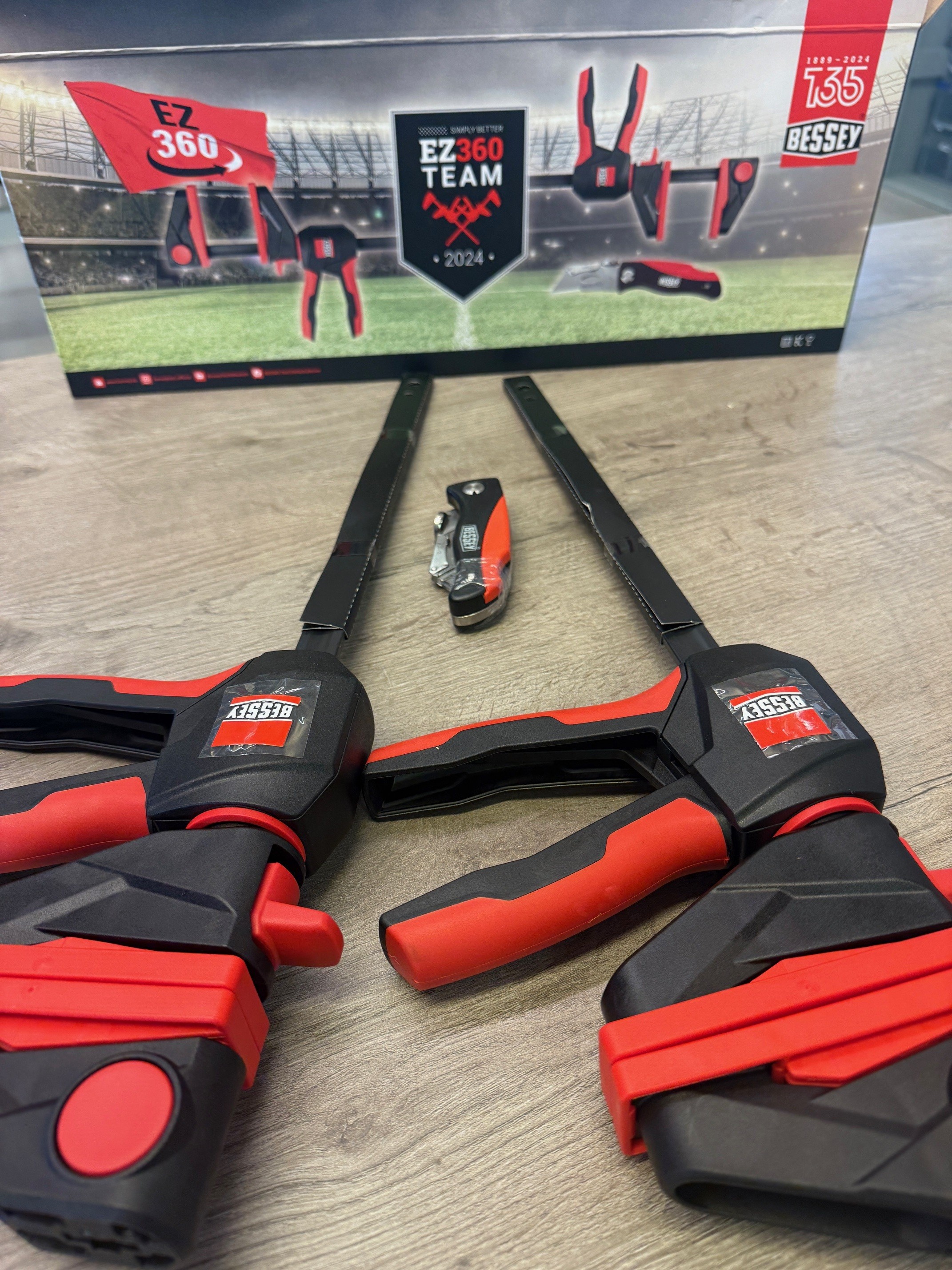 Bessey Enhåndstvinge 360gr sving EZ360-30 2 stk + kniv