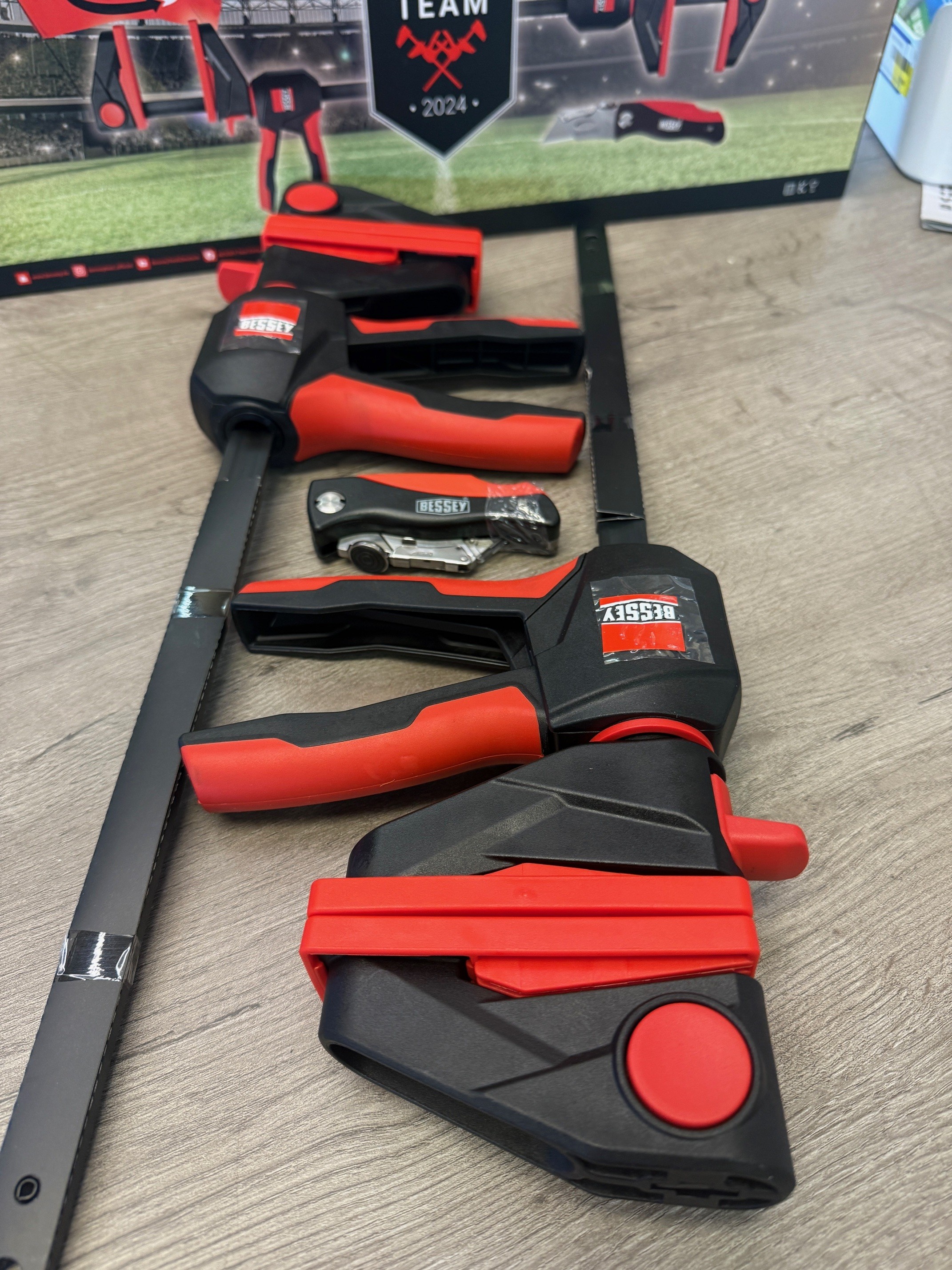 Bessey Enhåndstvinge 360gr sving EZ360-30 2 stk + kniv