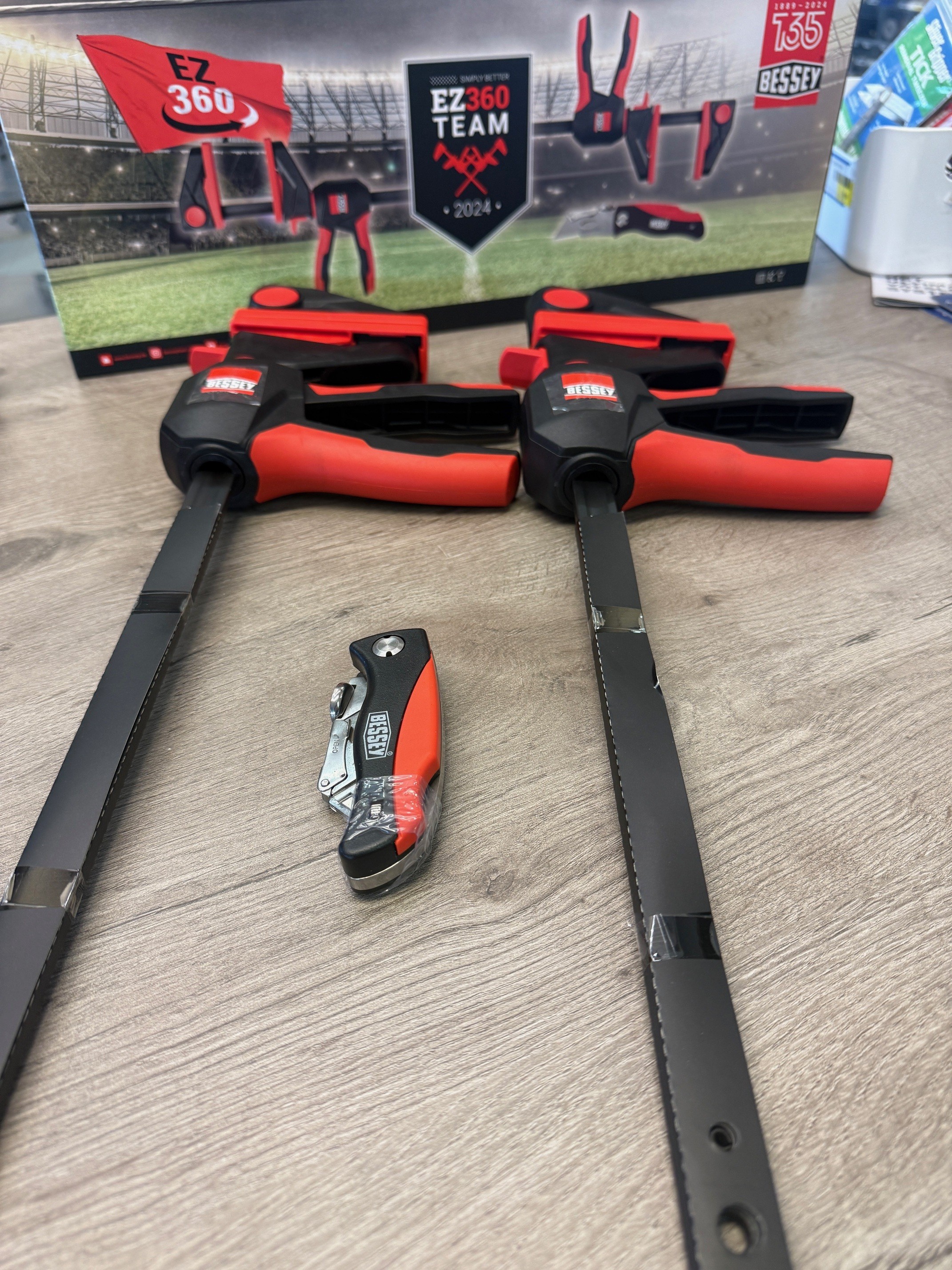 Bessey Enhåndstvinge 360gr sving EZ360-30 2 stk + kniv
