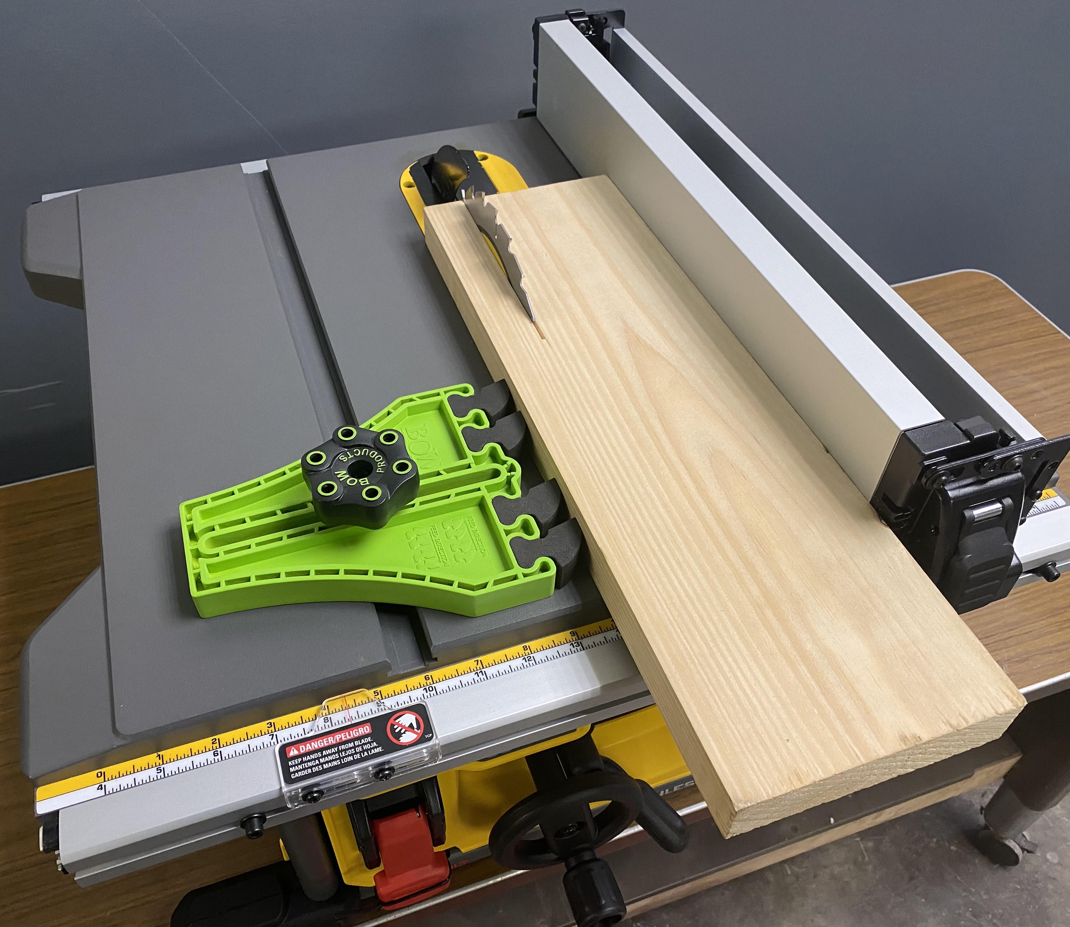 BOW Featherboard/sidetrykker for mindre bordsager