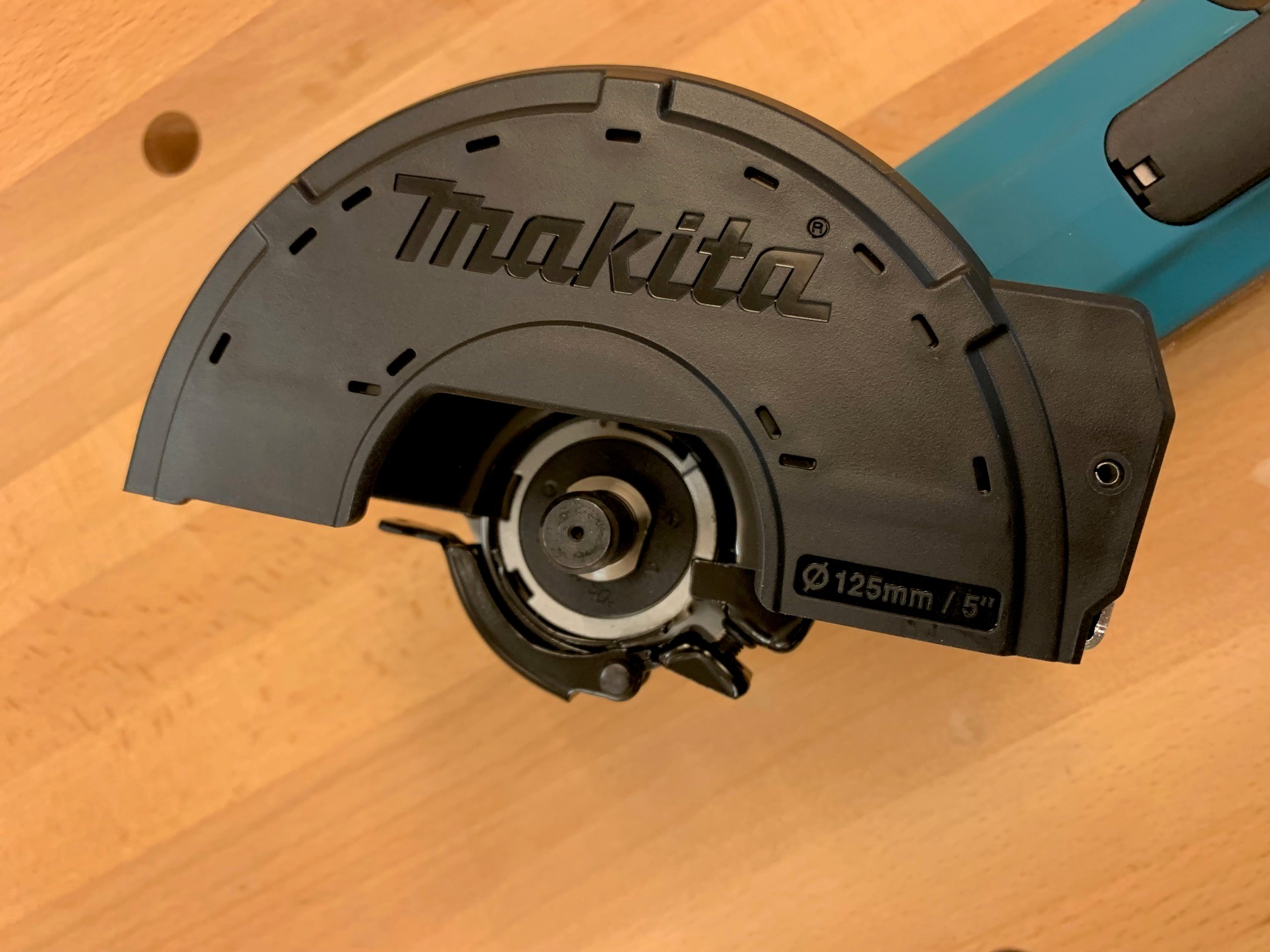 Makita Vinkelsliper 1400W ø125mm 9565PCV01 elektronikk