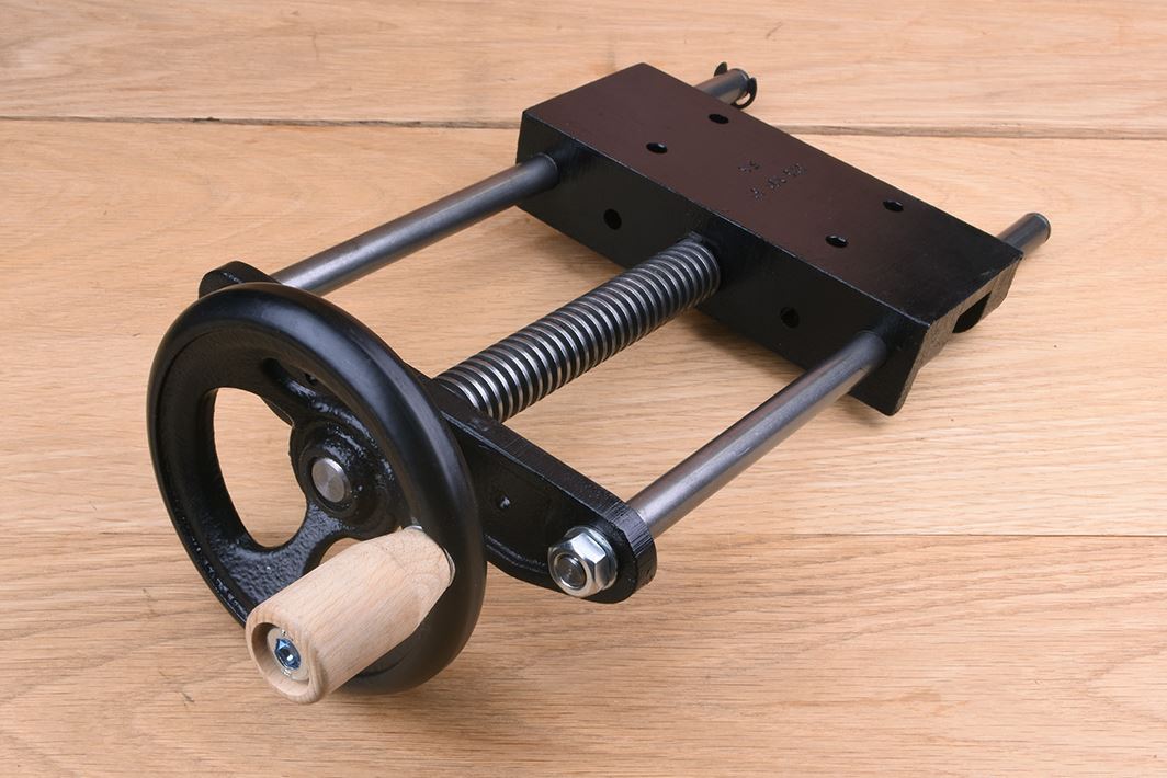 Høvelbenk tvinge 390mm m/ratt justering