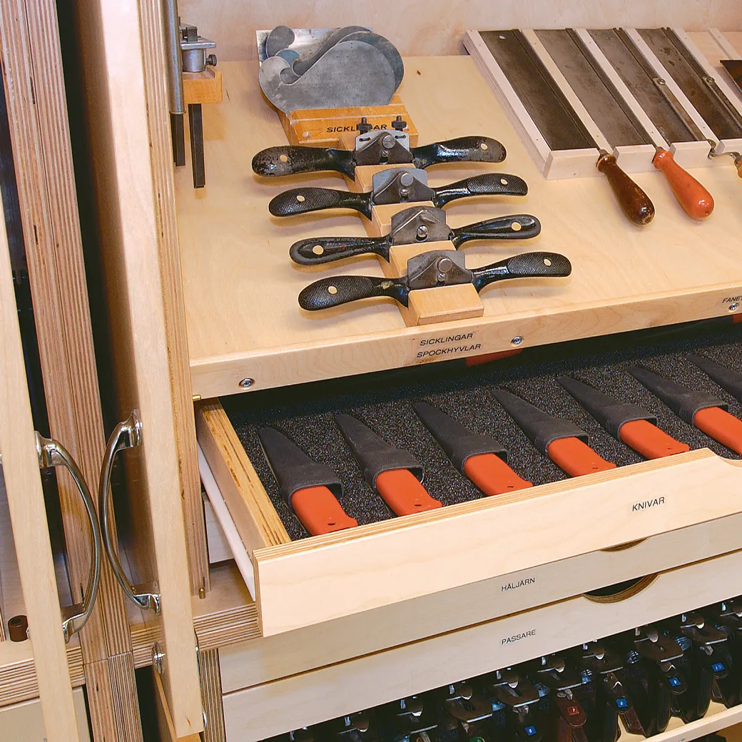 Sjøbergs Skap 1, 4 hyller / 4 skuffer, med skuminnlegg, bjørk