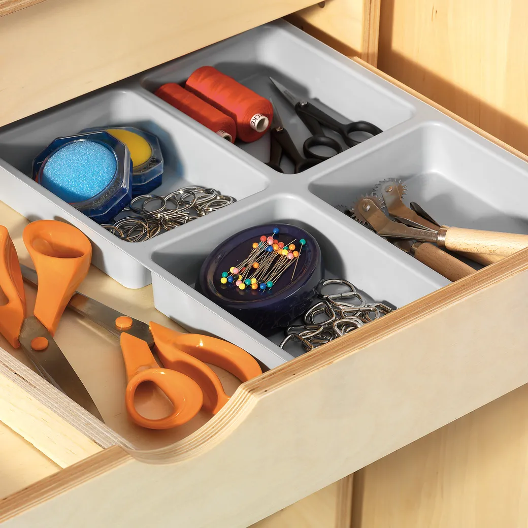 Sjøbergs Skap 1, 2 hyller / 4 skuffer, med tekstilinnredning, glass/bjørk