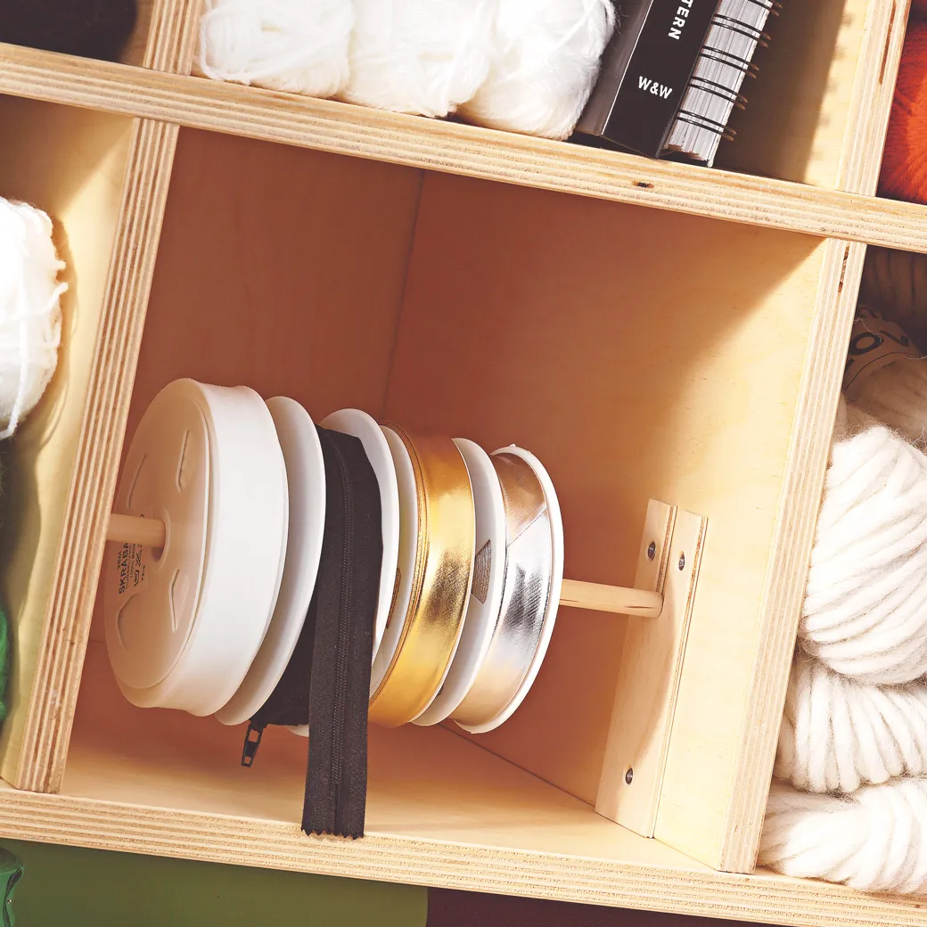 Sjøbergs Skap 1, 2 hyller / 4 skuffer, med tekstilinnredning, glass/bjørk