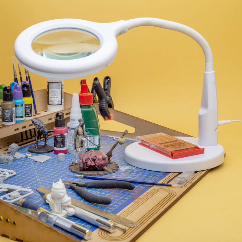 LC bordlampe med forstørrelsesglass 1,75x  36 LED