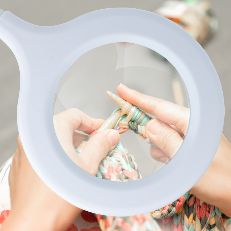 LC bordlampe med forstørrelsesglass 1,75x  36 LED