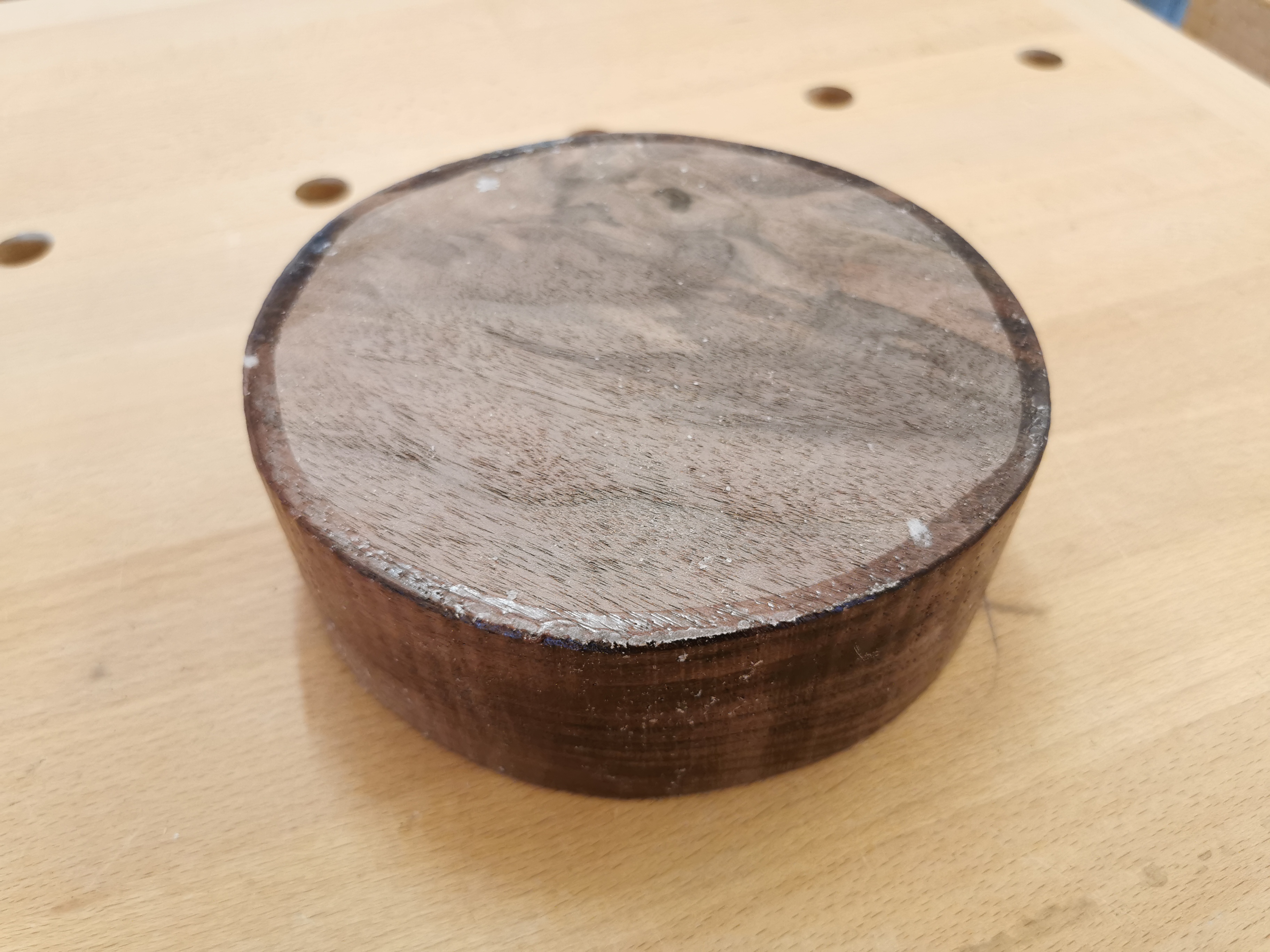 Walnut ø 152x152x51