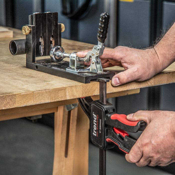 Trend rail tvinge Enhånds 11mm flatt feste 226mm åpning 2 stk