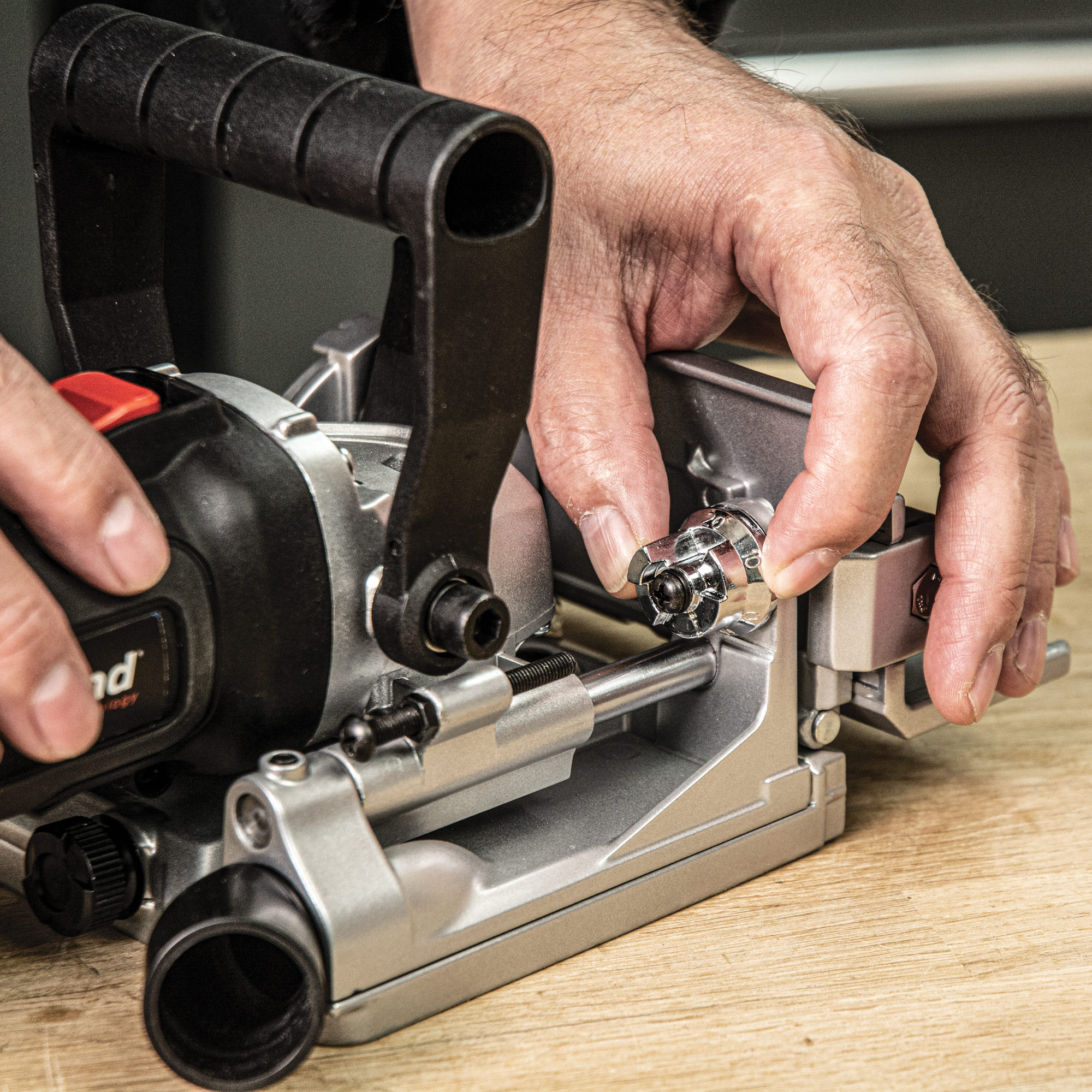 Trend 18V Lamellfres m/koffert uten lader/batteri