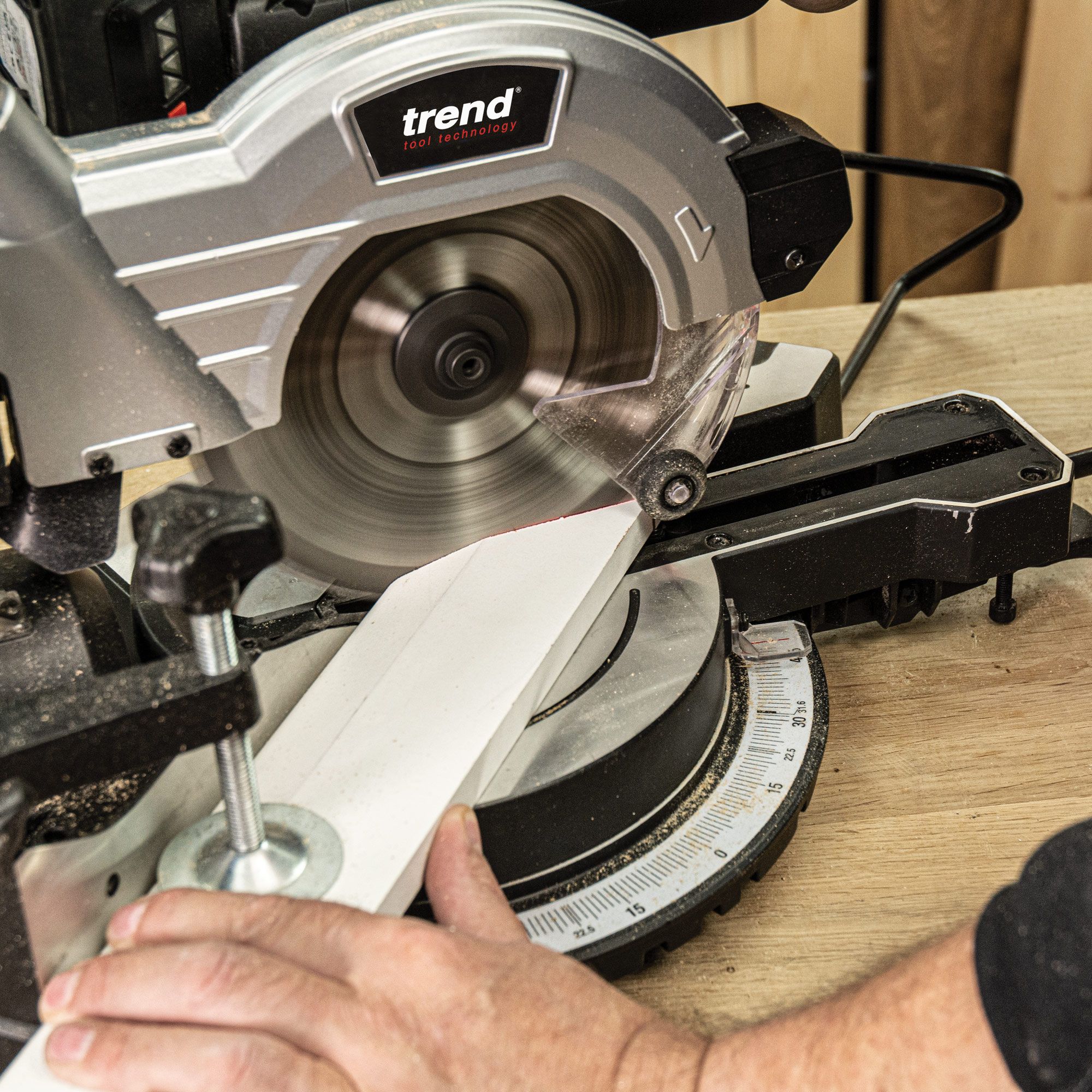 Trend 18V Kapp og gjærsag 184mm uten batteri og lader